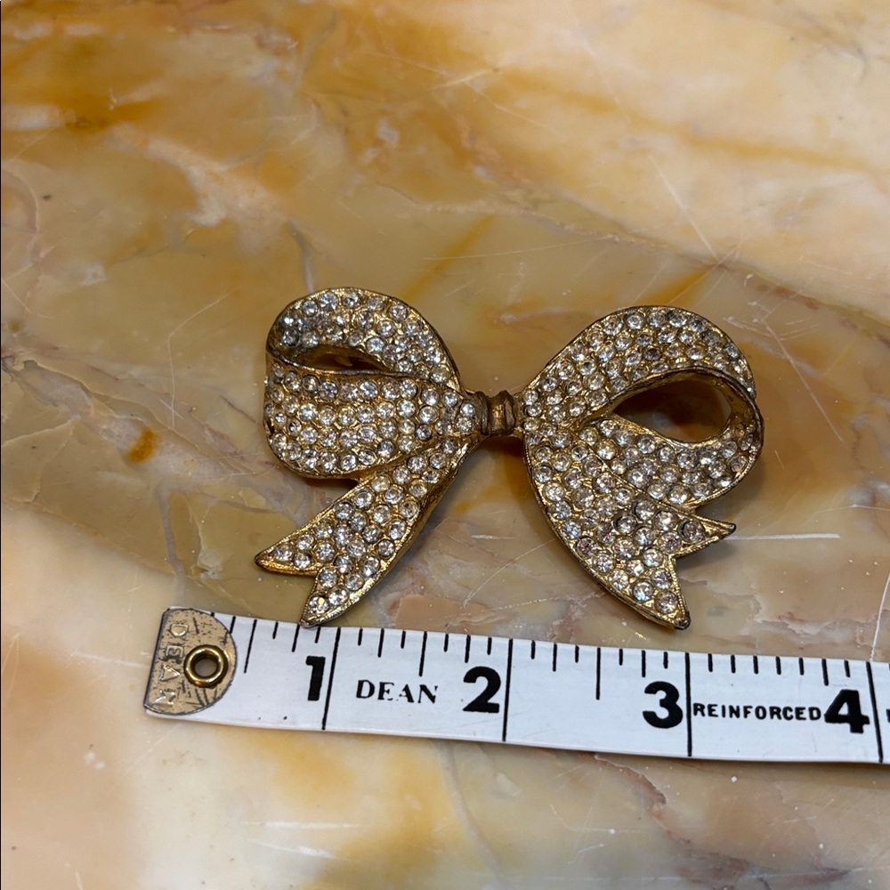 Vintage Rhinestone Bow 🎀 Ribbon Brooch Pin - Picture 4 of 9